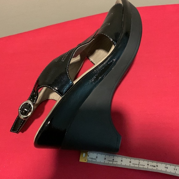 Bravo Browns Black Patent Leather Wedge Sandals - Picture 9 of 11